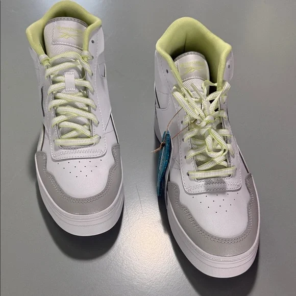 Reebok White and Gray Sneakers with Green Highlights - Picture 2 of 7